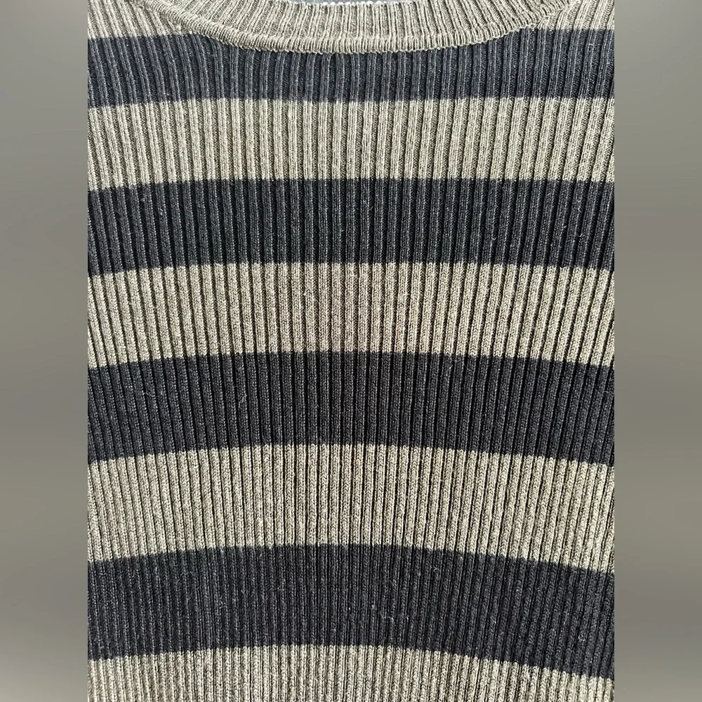 CLEARANCE Women’s Small Cropped Striped Black and Green Ribbed Sweater - Picture 7 of 8